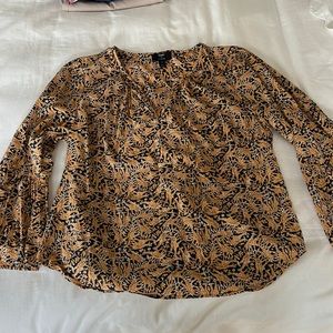 J crew Drakes of London women’s cotton shirt. Size 12. Navy with giraffe print